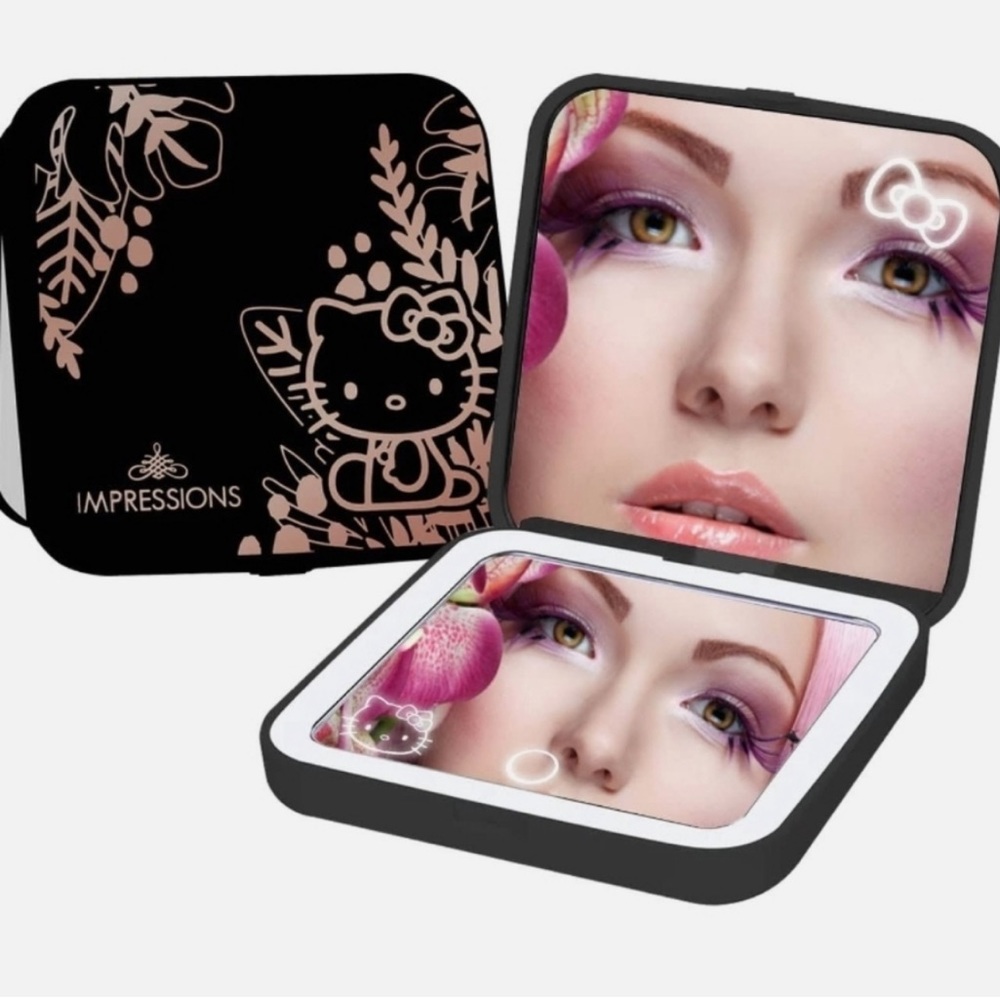 NEW Hello Kitty Led Compact Mirror With 2x Magnification